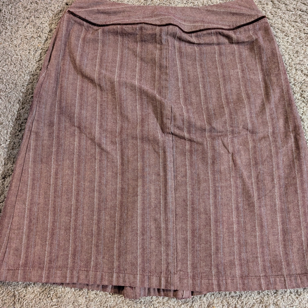 Stylish Brown Skirt with Black Detail - Picture 2 of 5
